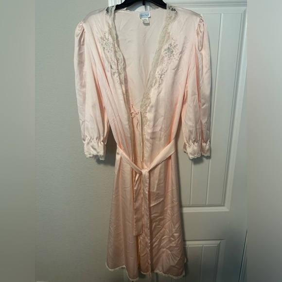 VINTAGE‎ SARA BETH PINK SILKY LINGERIE ROBE LACE EMBROIDERY & BEADS Size Large - Picture 1 of 9